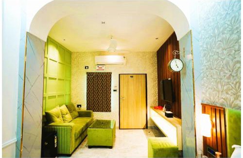 Lanka Hotel | Hotel Amba-Sadar Palace In Varanasi Fully AC Room