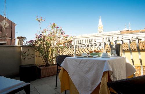 Castello Hotel | Hotel Antigo Trovatore
