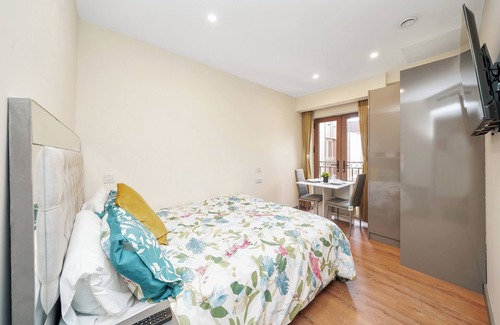Clementswood Apartment | Hotel Apartment in Ilford