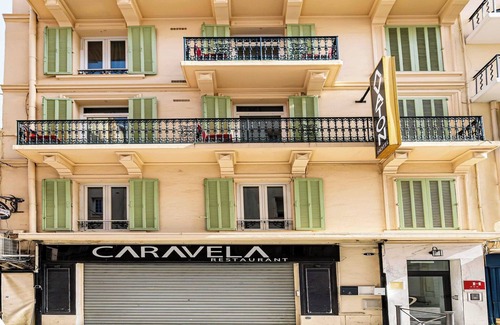 Cannes City Centre Apartment | Hotel Avaton - Cosy bedroom - Cannes Centre