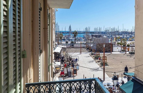 Cannes Old Town Apartment | Hotel Avaton - Deluxe bedroom with private Balcony