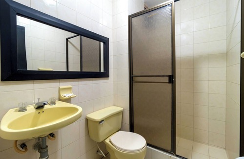 Barrio Centro Hotel | Hotel Axis Inn By GEH Suites