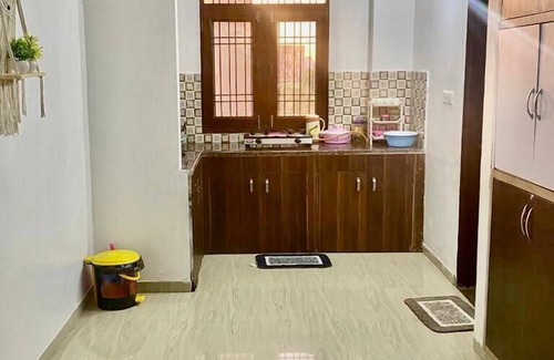 Jagatpura Apartment | Hotel & BNB Solanki Residency Jaipur