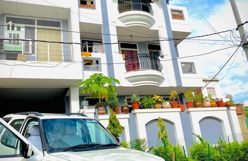 Jagatpura Apartment | Hotel & BNB Solanki Residency Jaipur