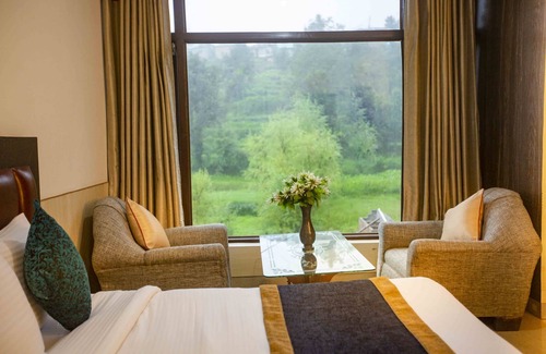 Naddi Hotel | Hotel Bob's N Barley
