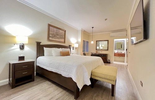 Avenida Revolucion Hotel | Hotel Caesar's