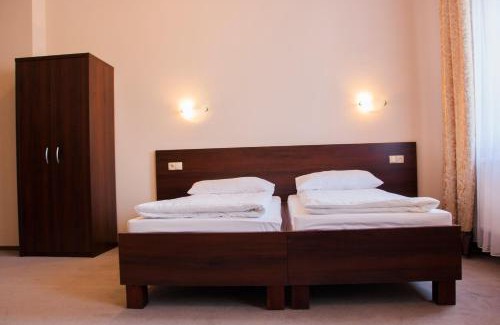Gizycko Hotel | Hotel Cesarski - Kaiserhof