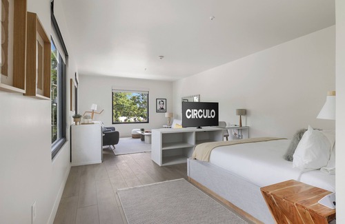 North Charleston Hotel | Hotel Circulo | Park Circle | Corner Suite 210