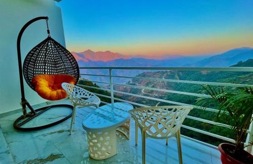 Musafirkhana Hotel | Hotel Classic Crown - #scenic mountain view #open terrace #parking #premium rooms with balcony #guest preferred #best selling hotel in mussoorie