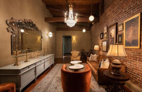 Downtown Knoxville Hotel | Hotel Cleo, Knoxville Downtown, a Tribute Portfolio Hotel