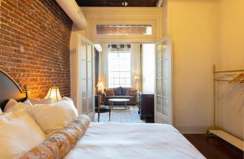 Downtown Knoxville Hotel | Hotel Cleo, Knoxville Downtown, a Tribute Portfolio Hotel