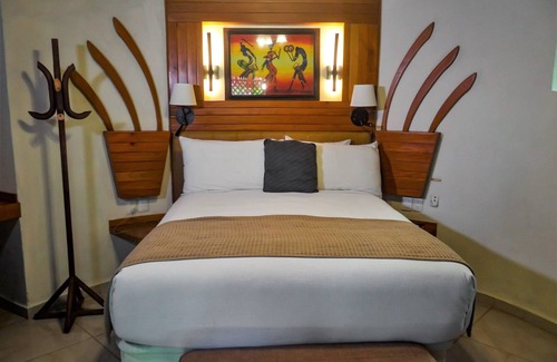Villa Juarez Hotel | HOTEL COCOS CABAÑAS - BUNGALOW QUEEN MORADO