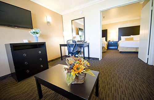 Guasti Hotel | Hotel d’Lins Ontario Airport