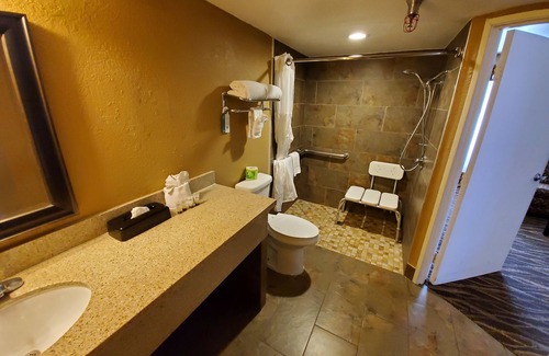 Guasti Hotel | Hotel d’Lins Ontario Airport