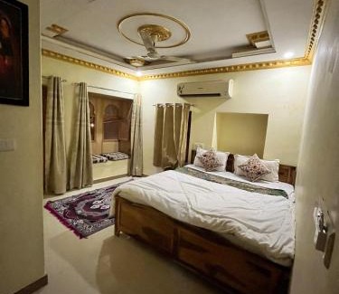 Amar Sagar Pol Bed & Breakfast | Hotel Darsh Safari - Fort View