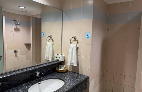 Downtown Kota Kinabalu Hotel | Hotel DeLeeton