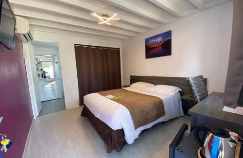 Aigues-Mortes Hotel | Hotel Des 4 Vents "Esprit Camargue" Parking Privé securisé