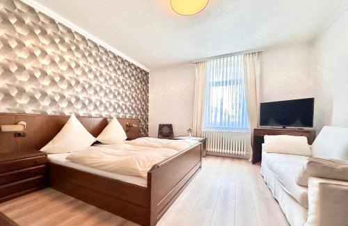Loehne Hotel | Hotel Deutsches Haus mit WLAN und Parkplatz, HDZ und Kliniken in der Nähe, direkt an der A2 und A30 gelegen