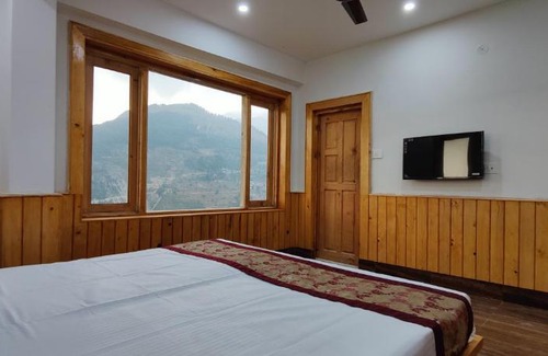 Chaurah Hotel | Hotel Diwan Sachpass Himalayan Brothers
