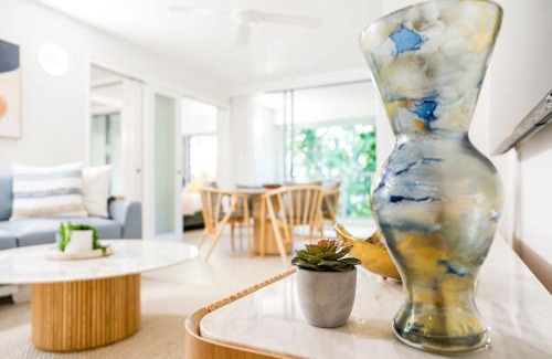 Palm Cove House | Hotel Drift 4204 Beachfront Accomodation