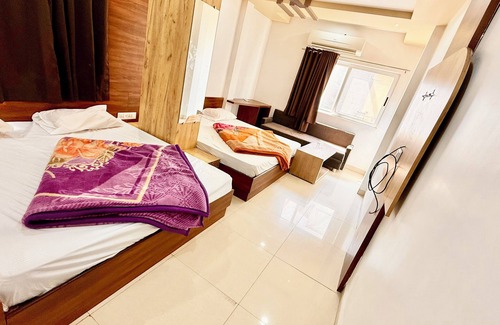 Ujjain Hotel | Hotel Dwarkadhish -near Station & Temple