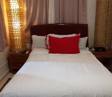 Reparto Ibarra Bed & Breakfast | Hotel El Tronco Inc