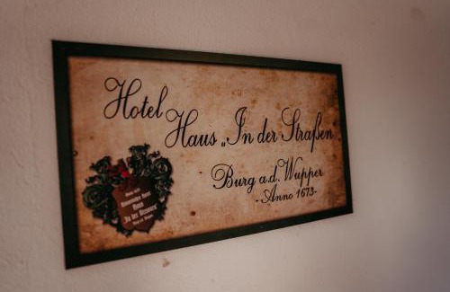 Burg an der Wupper House | Hotel in der Strassen