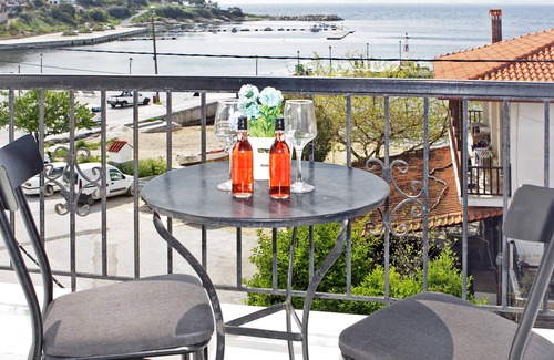 Pirgadikia House | Hotel in the heart of pirgadikias Center&Port!