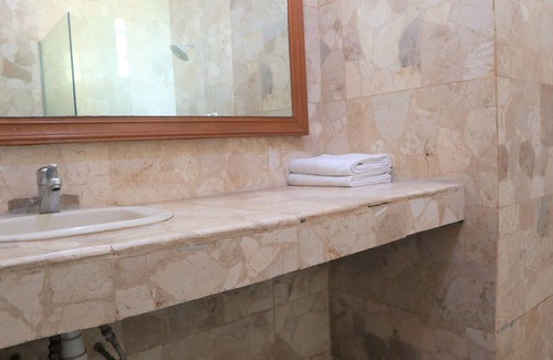 Sidoarjo House | Hotel Istana Permata Juanda
