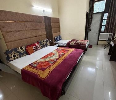 Karol Bagh Apartment | Hotel Jyoti Deluxe - Karol Bagh