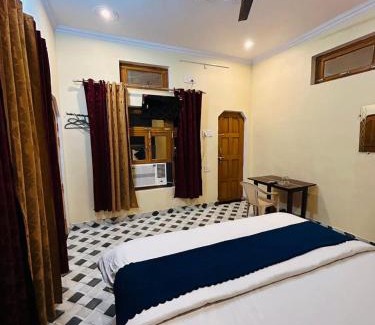 Ayodhya House | Hotel Jyoti Stay Inn 10 Min to Ram Tample