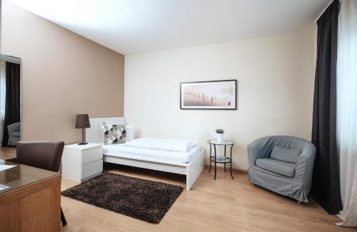 Brunsbuttel Hotel | Hotel Kleiner Yachthafen