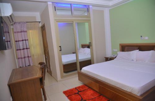 Lome Hotel | HOTEL La BASE228