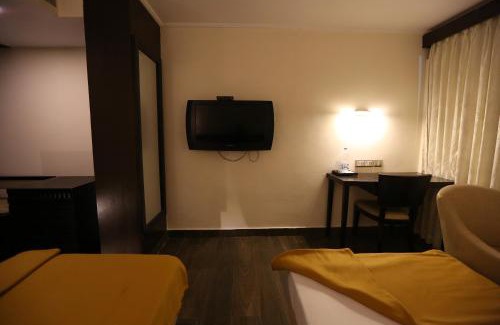 Arumbakkam Hotel | Hotel La Castle