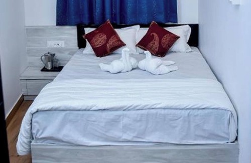 Lake Swaroop Sagar Hotel | Hotel Lake Bridge