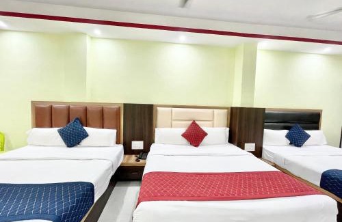 Varanasi Hotel | HOTEL LAXMI VILLAS ! Varanasi ! लक्ष्मी विलास లక్ష్మి విలాలు fully-Air-Conditioned hotel at prime location with Parking-wifi-LIFT availability, near Kashi Vishwanath Temple, and Ganga ghat