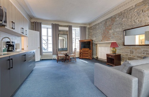 Vieux-Quebec-Cap-Blanc-colline Parlementaire Apartment | Hotel Le Cavalier - M11