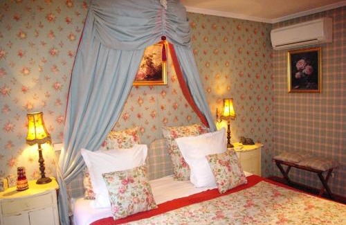Saint-Laurent-des-Arbres Hotel | Hotel Le Saint Laurent