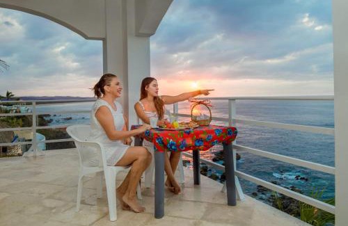 Cuatunalco Bed & Breakfast | Hotel Luz de Mar ' right on the beach