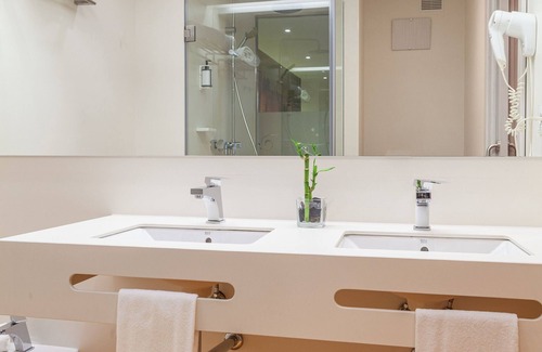 Centro - Sagrario Hotel | Hotel Macià Granada Five Senses Rooms & Suites