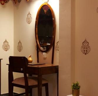 Sindhi Camp Hotel | Hotel Mahadev Villa Elite