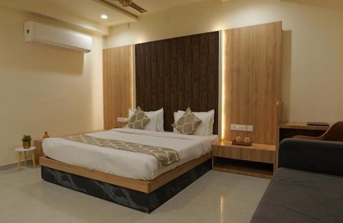 Sindhi Camp Hotel | Hotel Mahadev Villa Elite