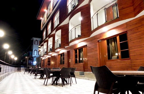 The Mall Road Hotel | Hotel Mall Palace