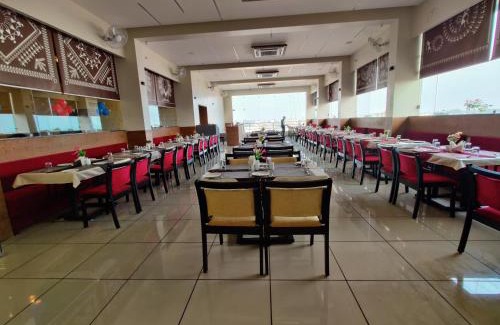 Khandwa Hotel | Hotel Manas Plus