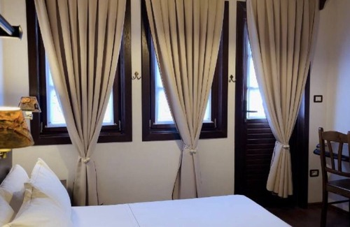 Berat Hotel | Hotel Mangalemi