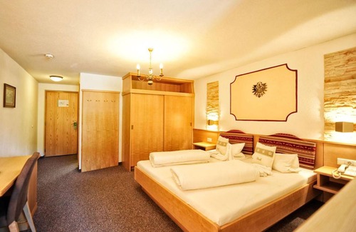 Nauders Hotel | Hotel Margarete Maultasch - INCL. LIFT PASS Double room, shower/wc (25 - 30 m²), HB PLUS