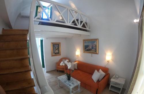 Akrotiri Hotel | Hotel Mathios