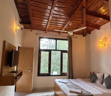 Bhimtal Hotel | Hotel Maya Regency