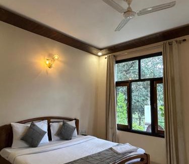 Bhimtal Hotel | Hotel Maya Regency