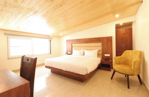 The Mall Road Hotel | Hotel Mussoorie Heights